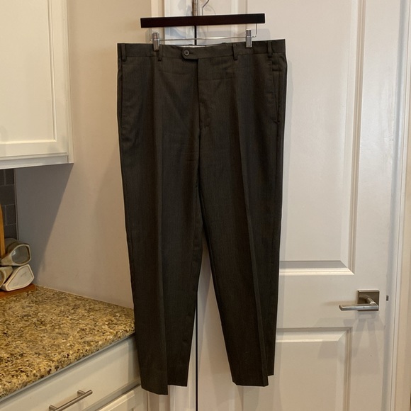 ZANELLA Men’s dark grey thin striped wool pants. Sz 38 waist and 28” inseam. - Picture 6 of 12